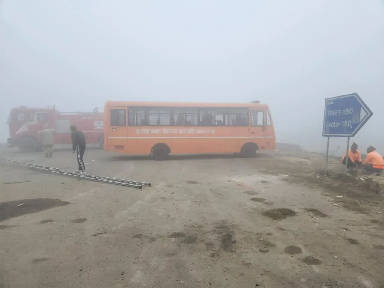 क्या गौतमबुद्धनगर में घने कोहरे के कारण कार नाले में गिरी? युवक की मौत