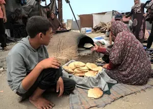 गाजा में भोजन संकट के बीच 220 से अधिक ट्रकों में पहुंची मदद 
