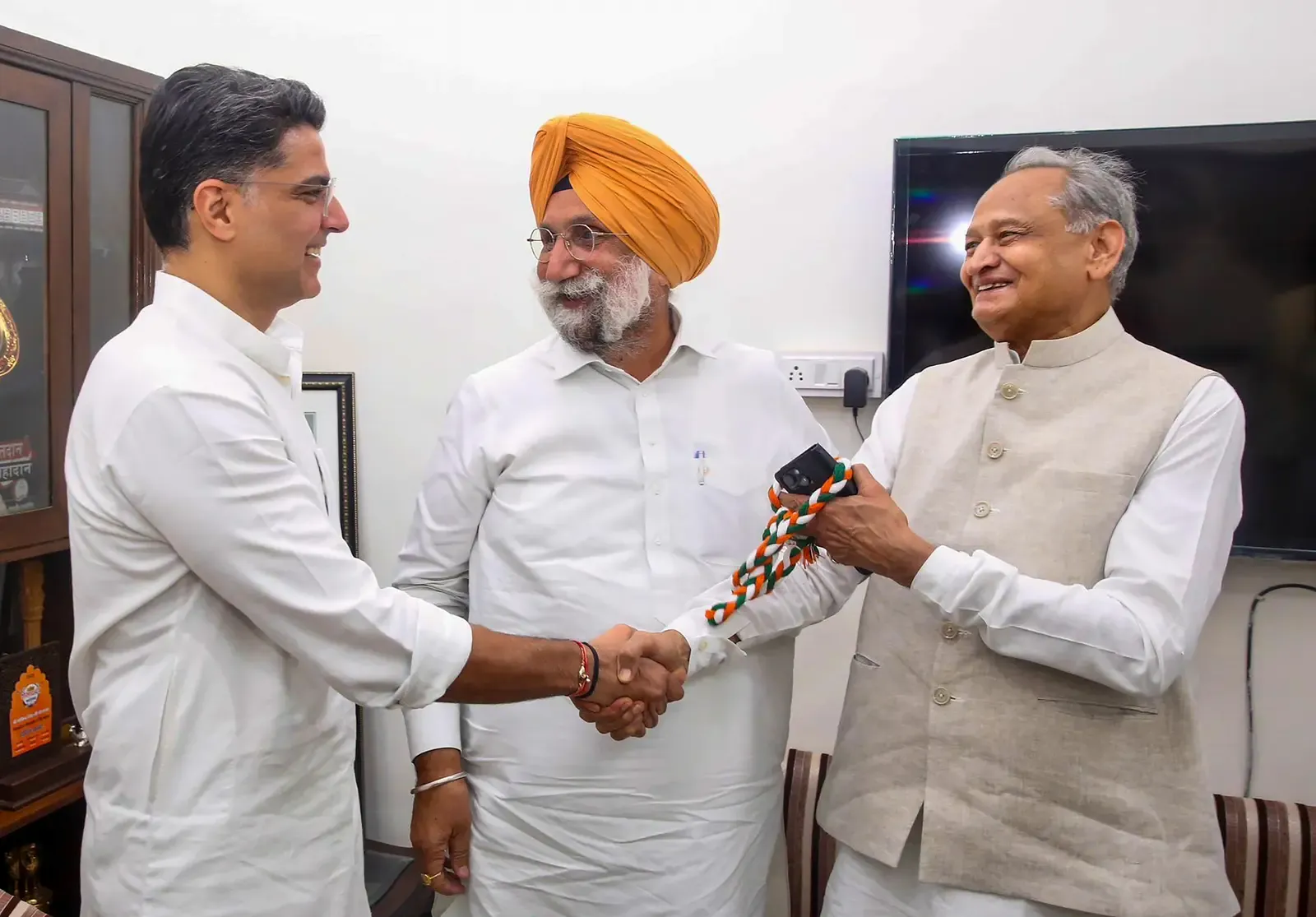 Gehlot-Pilot bonhomie at Jaipur meet: Rajasthan Congress unity or poll optics?