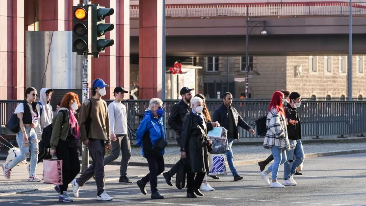 Is Germany Experiencing a Surge in Solo Living and Poverty Risk?