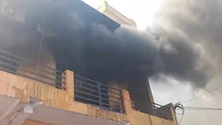 गाजियाबाद: आरएनजी ट्रेडिंग के केमिकल गोदाम में भीषण आग, 7 दमकल गाड़ियों से काबू — कोई हताहत नहीं