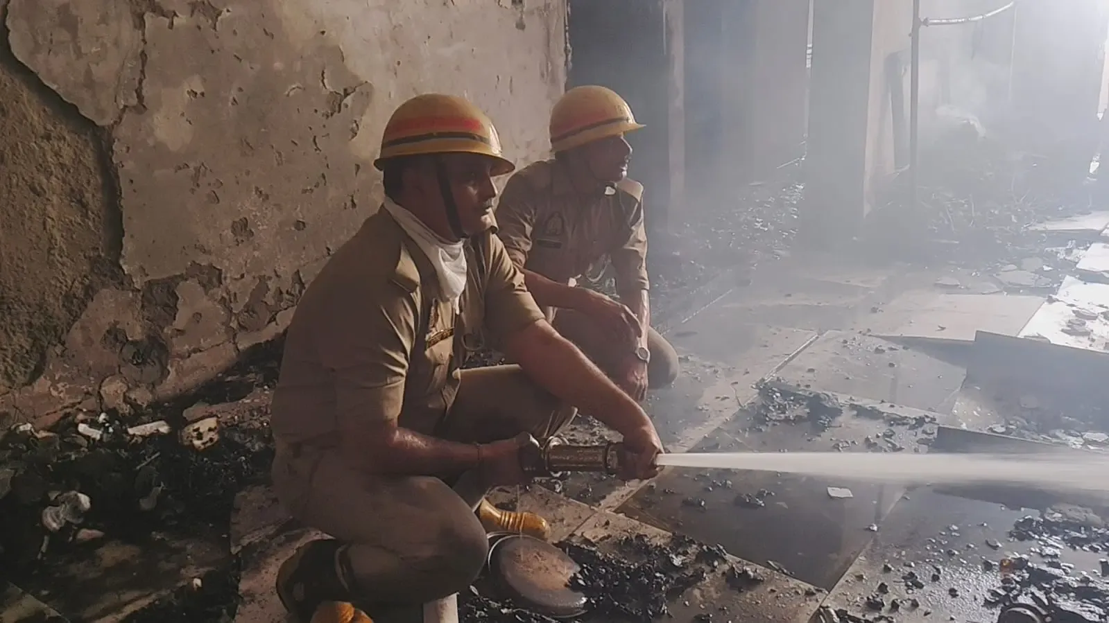 गाजियाबाद: पार्श्वनाथ मजेस्टिक के फ्लैट में भीषण आग, दमकल की तत्परता से बड़ा हादसा टला