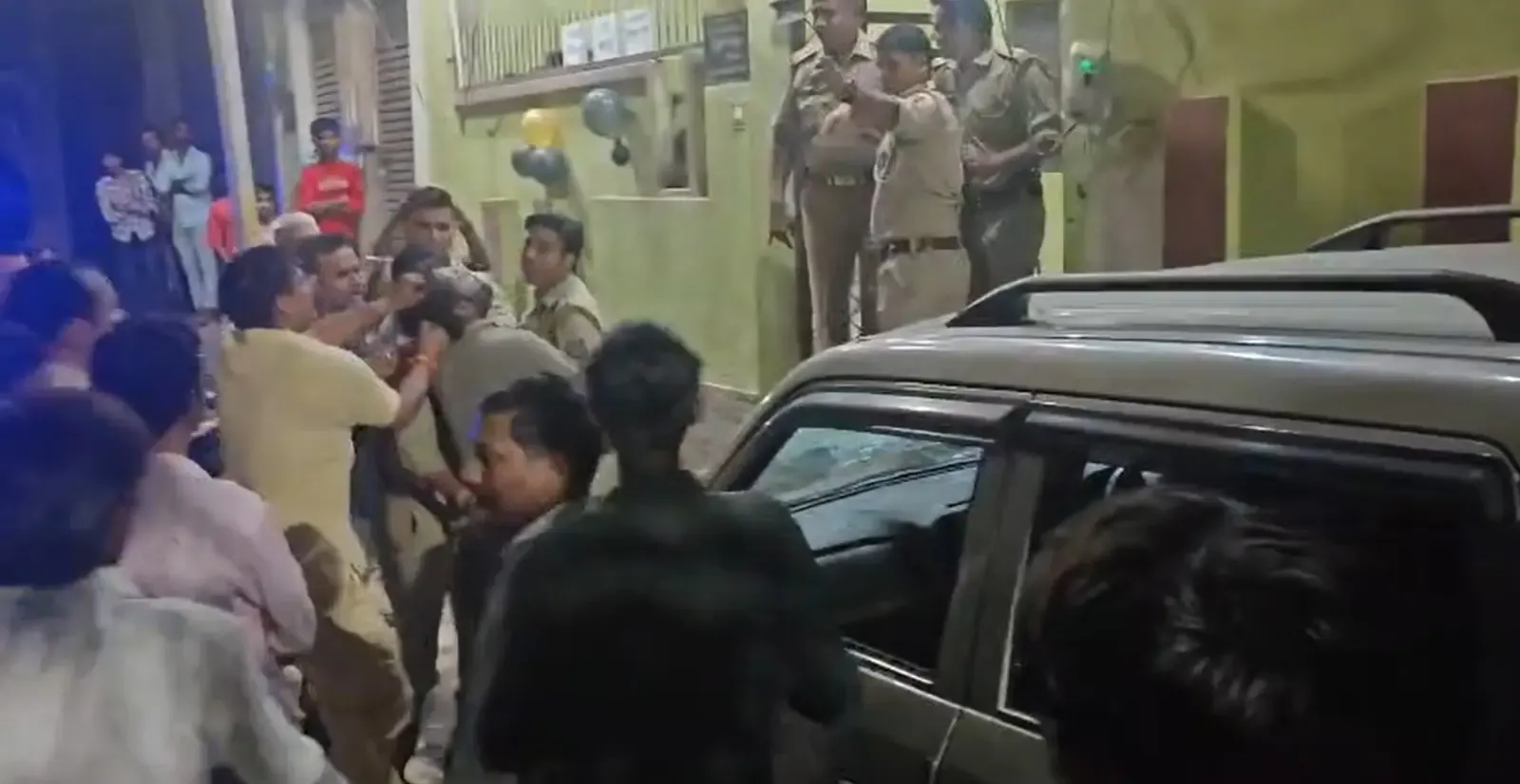 गाजियाबाद के मोदीनगर में रास्ते के विवाद पर मारपीट, पिता-पुत्र घायल; 3 हिरासत में