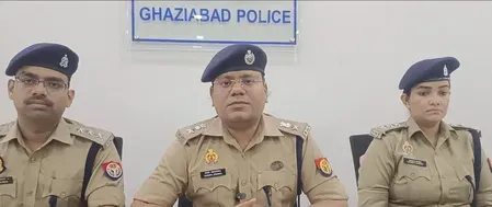 गाजियाबाद नशा तस्करी: महिला गिरफ्तार, 900 ग्राम गांजा, 172 ग्राम स्मैक और ₹5.98 लाख नकद बरामद