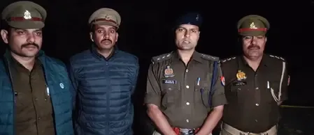 गाजियाबाद में पुलिस से मुठभेड़ में बदमाश घायल, गिरफ्तार