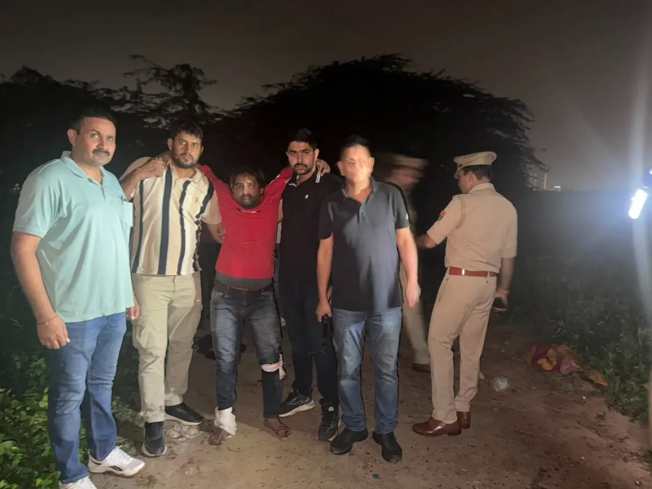 गाजियाबाद मुठभेड़ में तीन गांजा तस्कर गिरफ्तार, 21 किलो नशा बरामद; फिरोजाबाद में ₹25,000 का इनामी भी पकड़ा