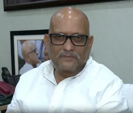 गाजीपुर हत्याकांड: अजय राय ने विनीत राय के परिजनों से की मुलाकात, योगी सरकार पर कानून-व्यवस्था फेल का आरोप