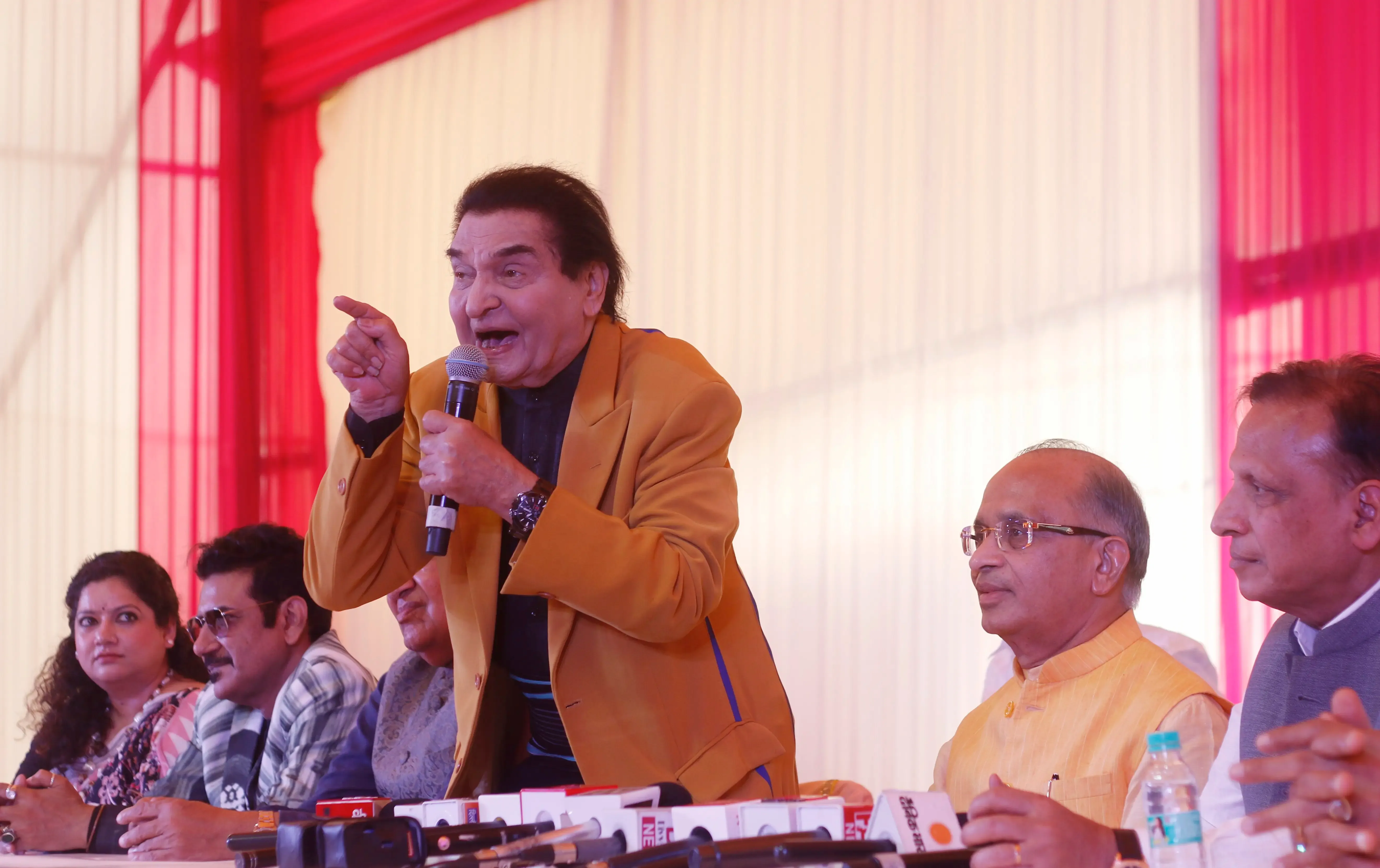 How Did PM Modi React to the Loss of Veteran Actor Asrani?