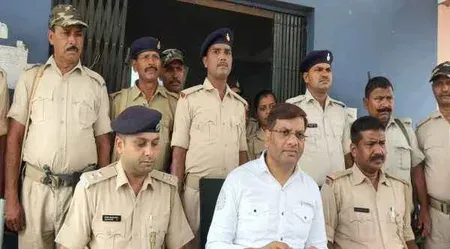 गिरिडीह में ₹50 लाख की नकली विदेशी शराब फैक्ट्री सील, 350 पेटी बरामद