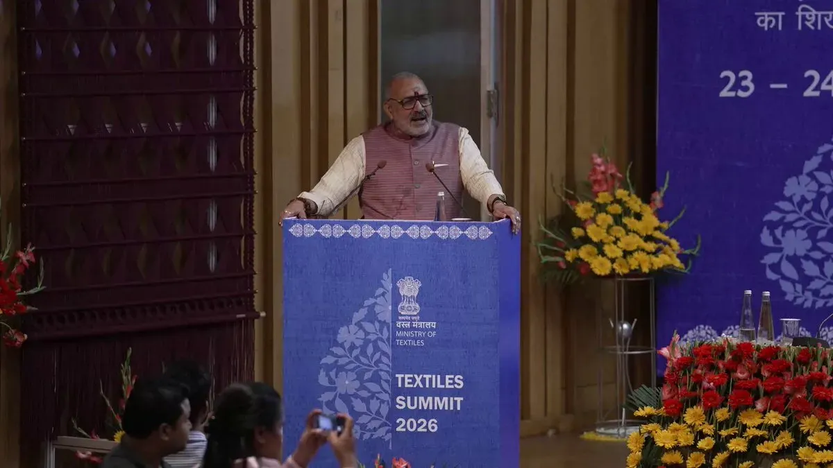 Giriraj Singh Calls for Centre-State Push on $100 Bn Textile Export Goal