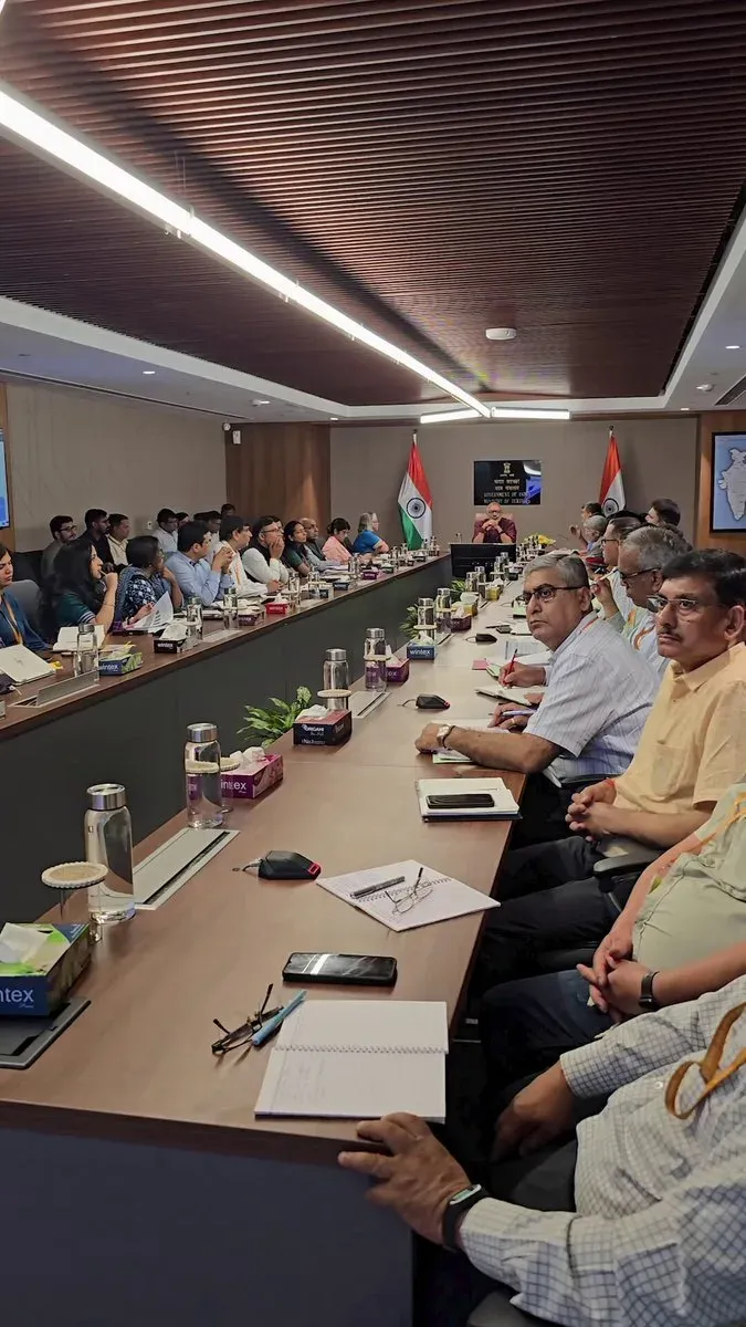 Giriraj Singh Chairs Textiles Review on Sustainable Growth