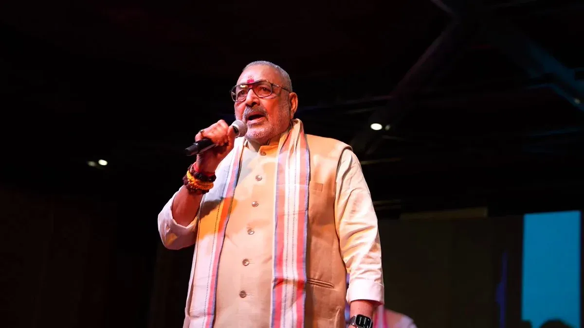 Giriraj Singh hails ₹20,000 Cr B2B deals at UP investment event