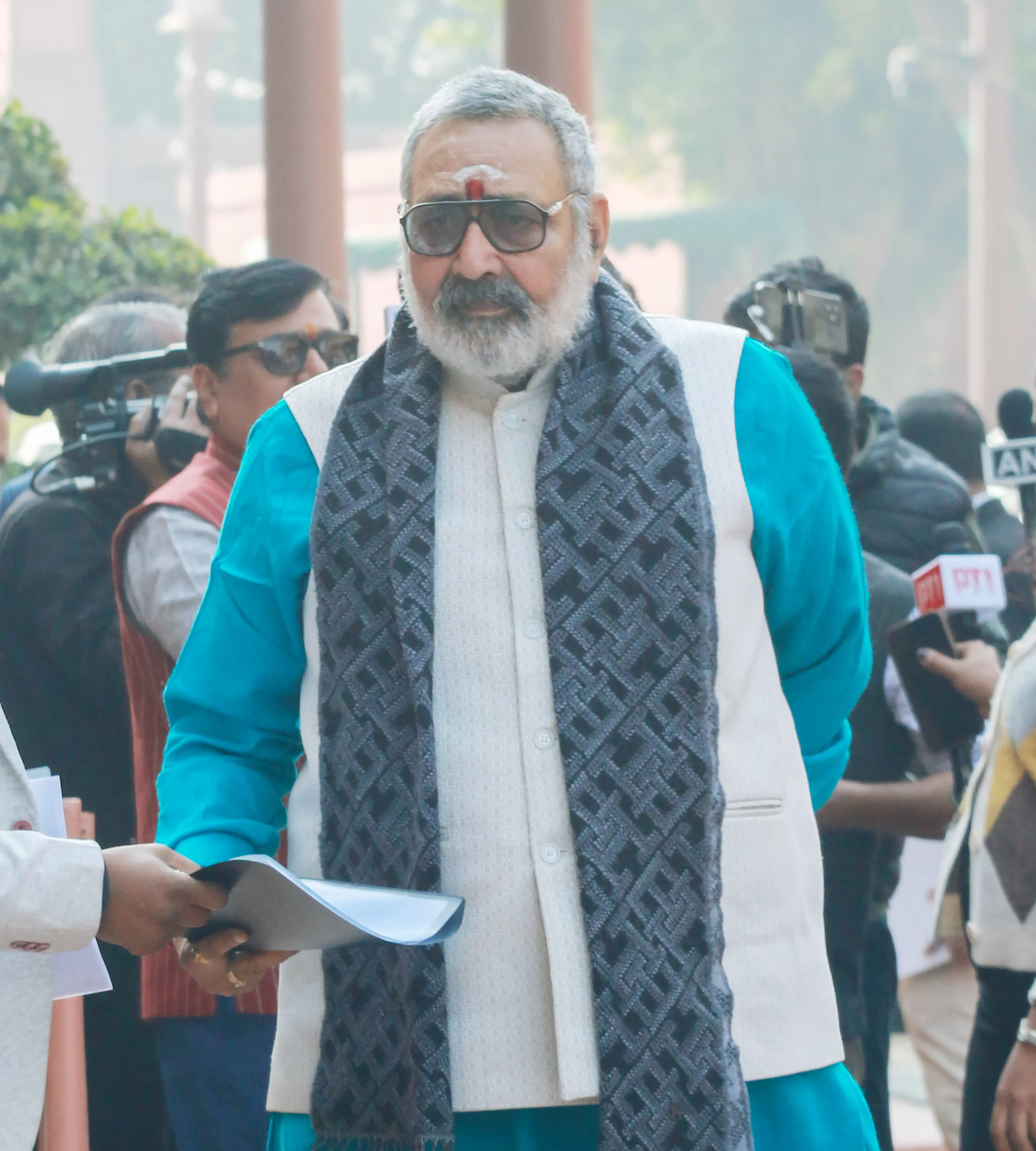 क्या गिरिराज सिंह का विपक्ष पर हमला, कुछ लोग 'वंदे मातरम' की बजाय 'बाबरी मस्जिद' को मानते हैं?