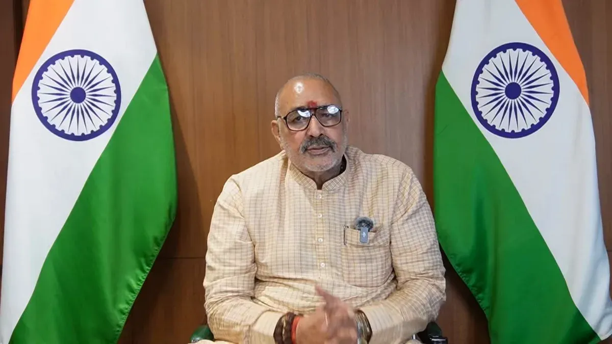 Giriraj Singh marks National Handloom Day, salutes weavers