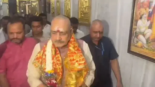 Giriraj Singh offers prayers at Delhi temple on BJP's 12th year
