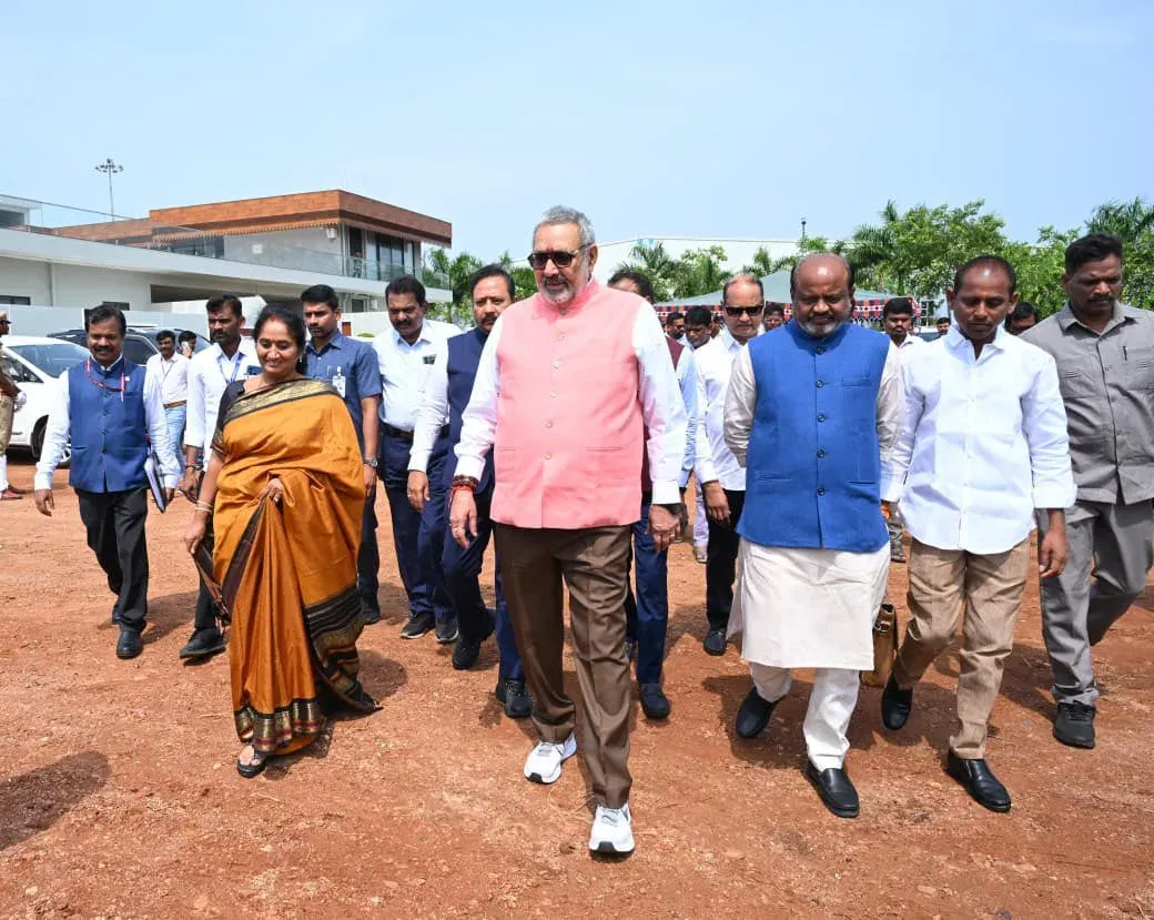 Giriraj Singh Plants Tree in Vijayawada Under Ek Ped Maa Ke Naam