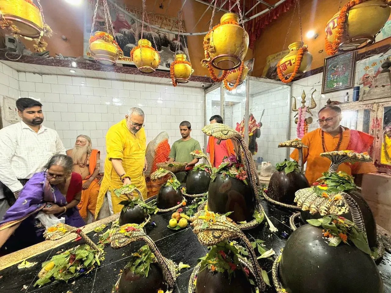 Giriraj Singh Seeks Blessings at Madhubani's Rudra Mandir