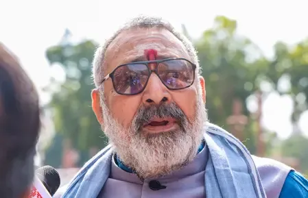 Giriraj Singh Fires Back at Tejashwi Over 'Lalu's School' Taunt