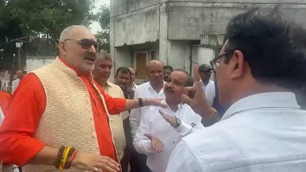 Giriraj Singh Visits Biochar Trial in Nagpur's Gumthala Village