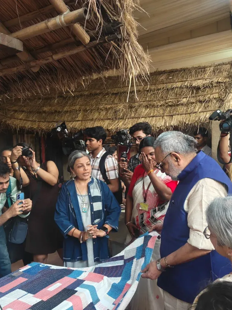 Giriraj Singh visits Indie Haat, backs Vocal for Local push