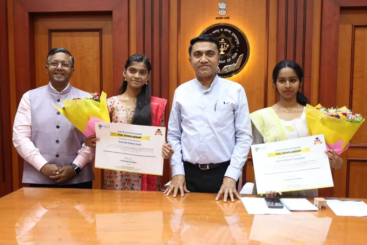 Goa CM Sawant Meets Goa Super 100 Scholarship Scholars