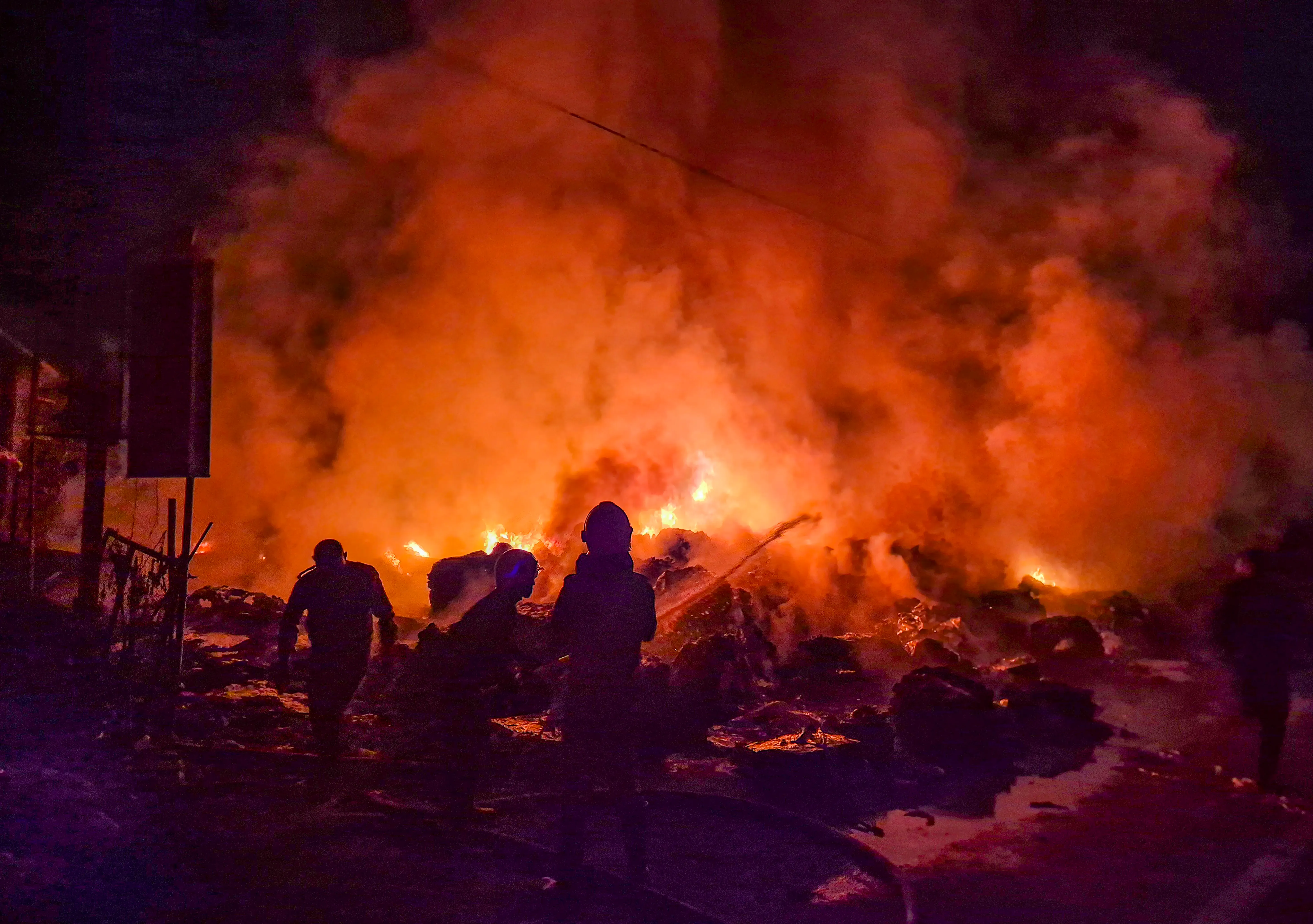 क्या गोवा के नाइट क्लब में आग लगने से 25 लोगों की जान चली गई?