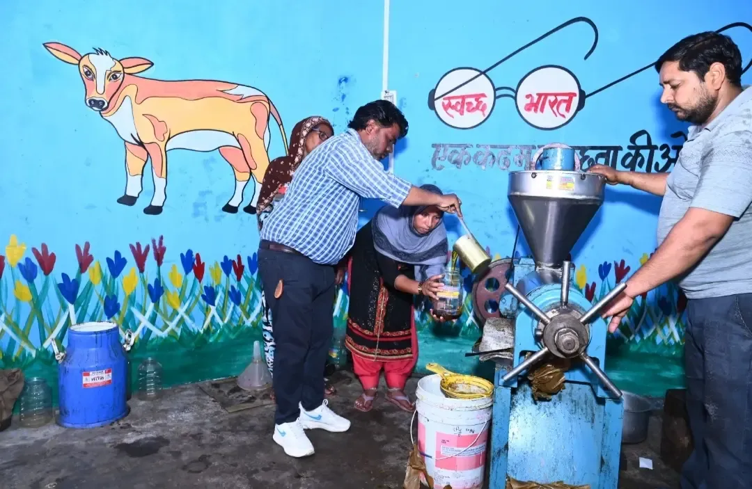 गोबरधन योजना: बायोगैस संयंत्रों से यूपी के गांवों में स्वच्छता, आय और रोजगार में वृद्धि