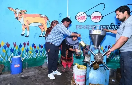 गोबरधन योजना: बायोगैस संयंत्रों से यूपी के गांवों में स्वच्छता, आय और रोजगार में वृद्धि