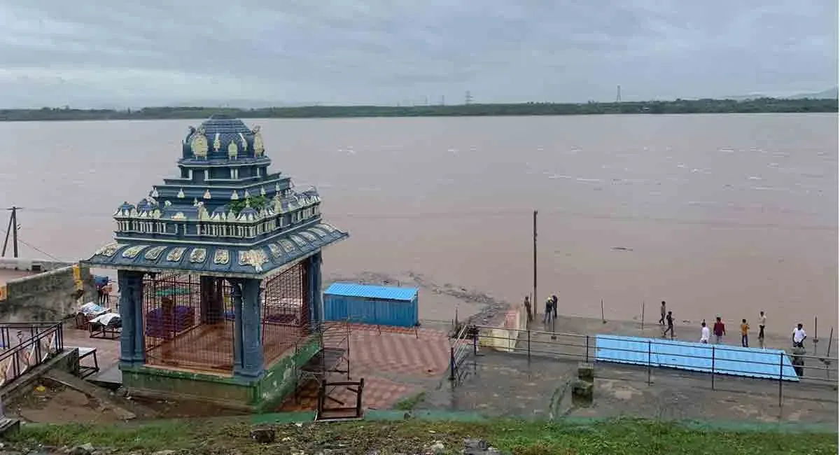 Godavari crosses second danger mark at Bhadrachalam; 38 rescued