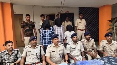 गोड्डा में मुखिया पर फायरिंग: तीन आरोपी गिरफ्तार, अवैध पिस्टल और बोलेरो जब्त