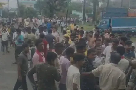 गोड्डा में पंचायत मुखिया अनुपम भगत पर दिनदहाड़े फायरिंग, बाल-बाल बचे; ग्रामीणों ने घेरा पोड़ैयाहाट थाना