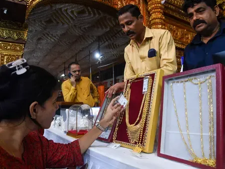 Are Gold Prices Falling as a US-China Trade Deal Approaches?