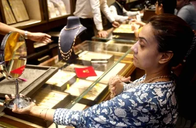 Gold and Silver Prices Drop as Fed Rate Cut Hopes Fade Amid Geopolitical Tensions