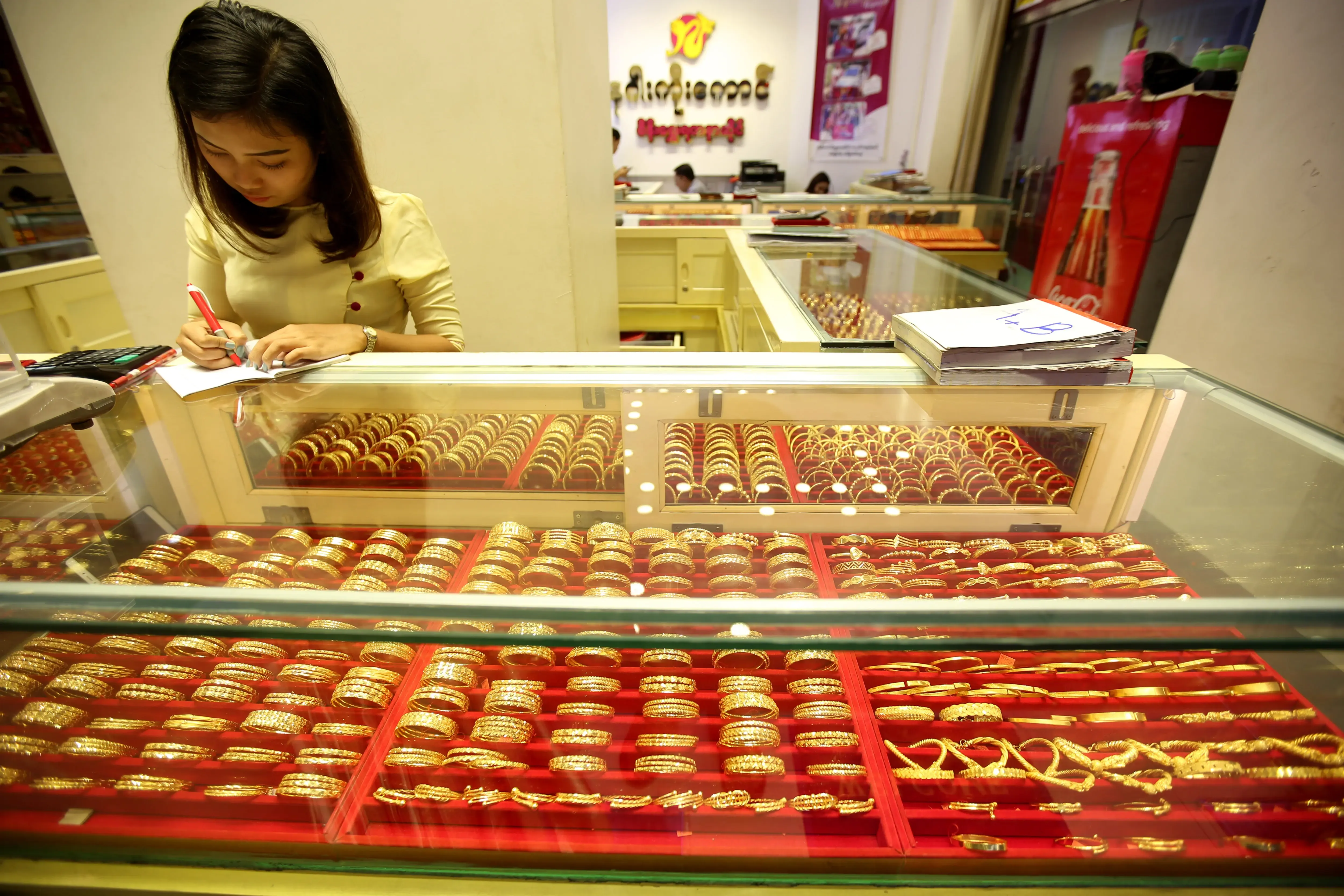 Why Did Gold and Silver Prices Drop After Hitting Record Highs?