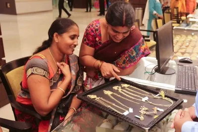 Gold and Silver Prices Plunge Up to 2% Following Weak Global Market Trends