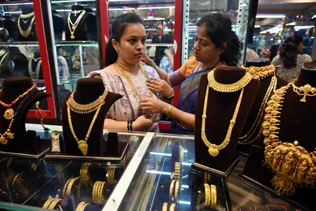 Gold, silver volatile on MCX as Fed rate hike fears, dollar surge weigh