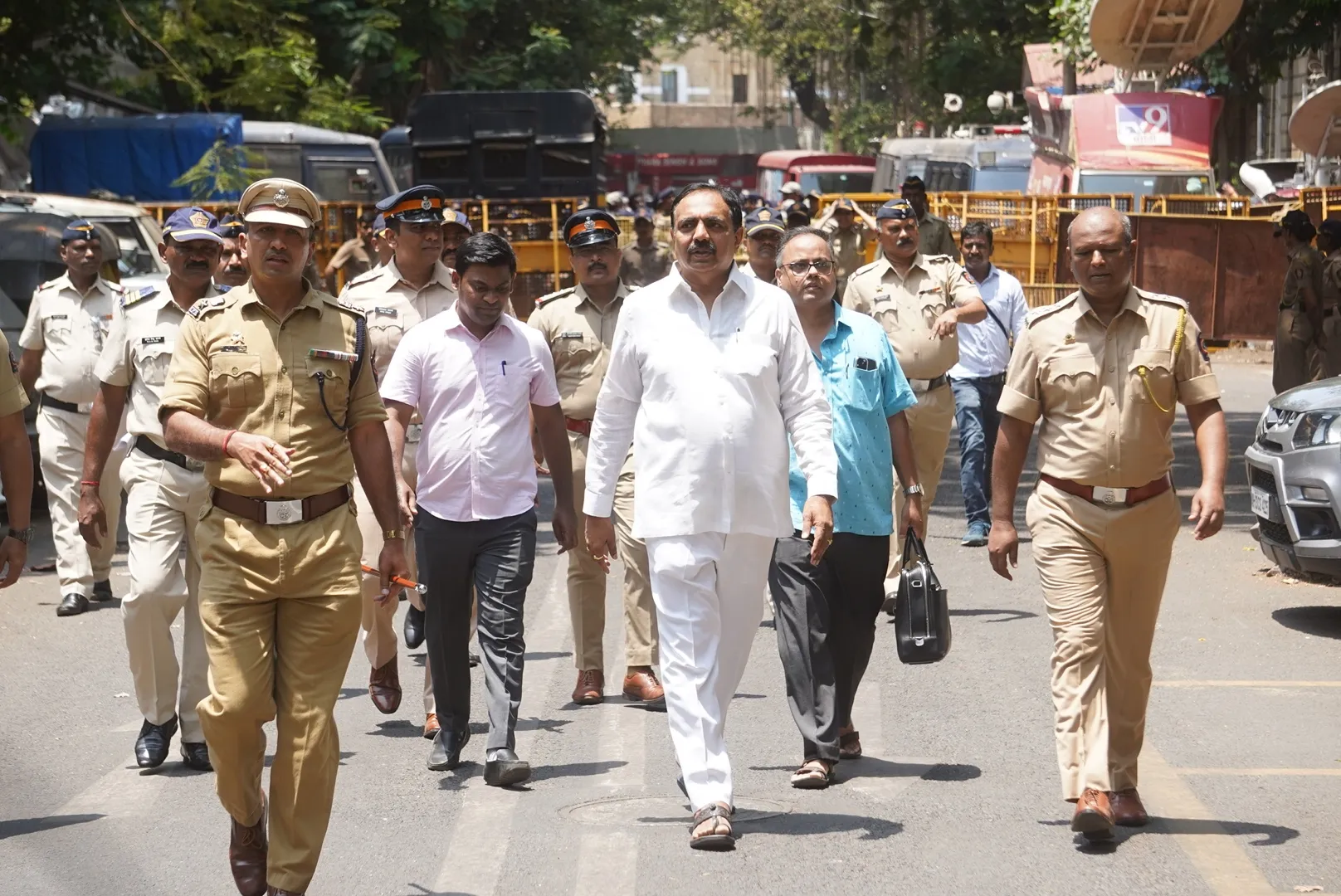 Maharashtra Opposition Critiques Government's Handling of LPG Shortage