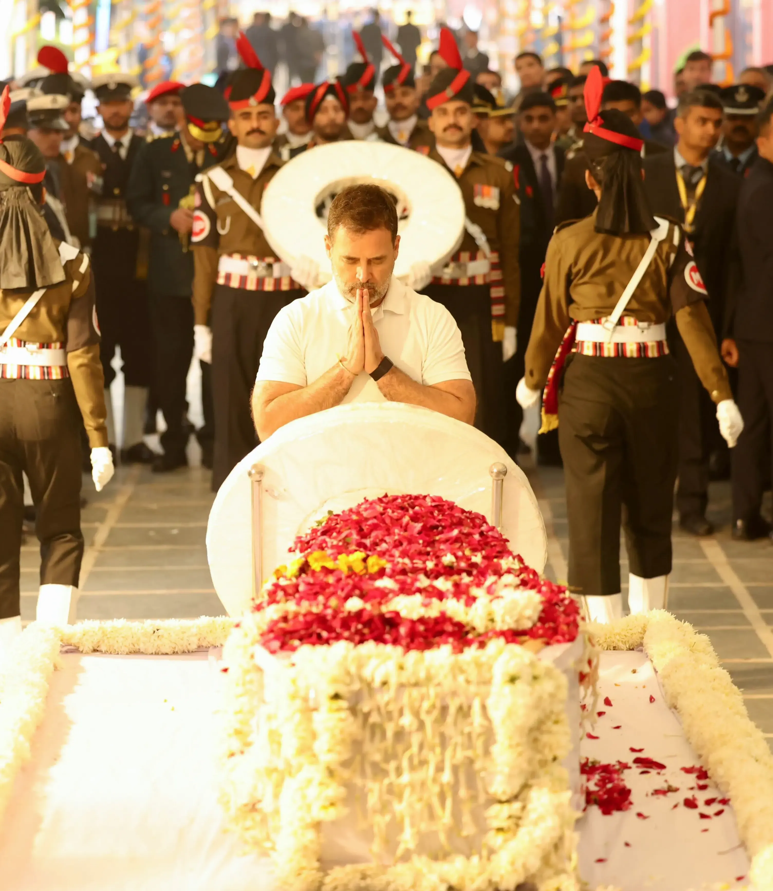 Rahul Gandhi Claims the Government Disrespected Manmohan Singh by Conducting His Last Rites at Nigambodh Ghat