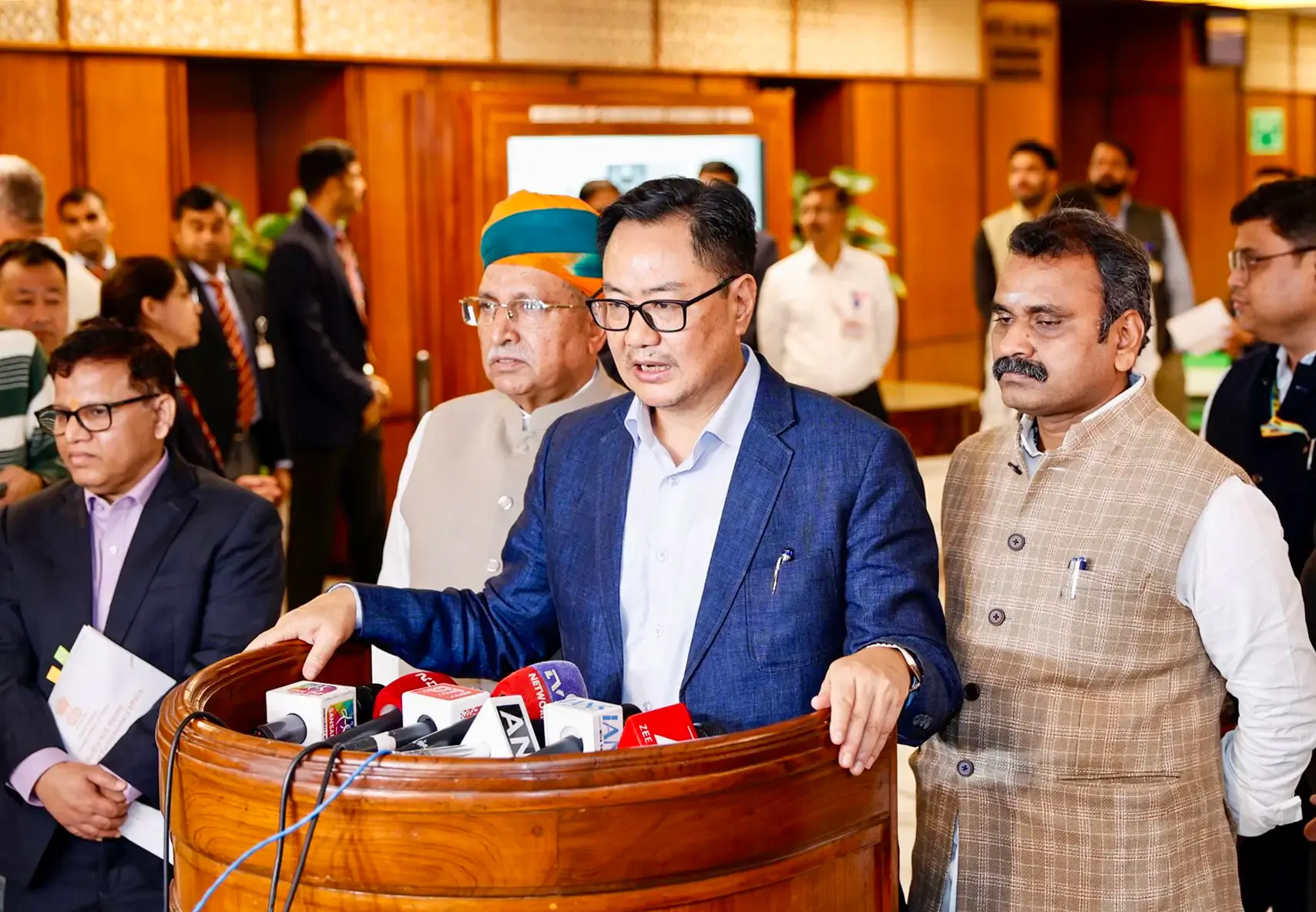 Is the Govt Advocating for Dialogue on 150 Years of Vande Mataram in the Parliament's Winter Session?