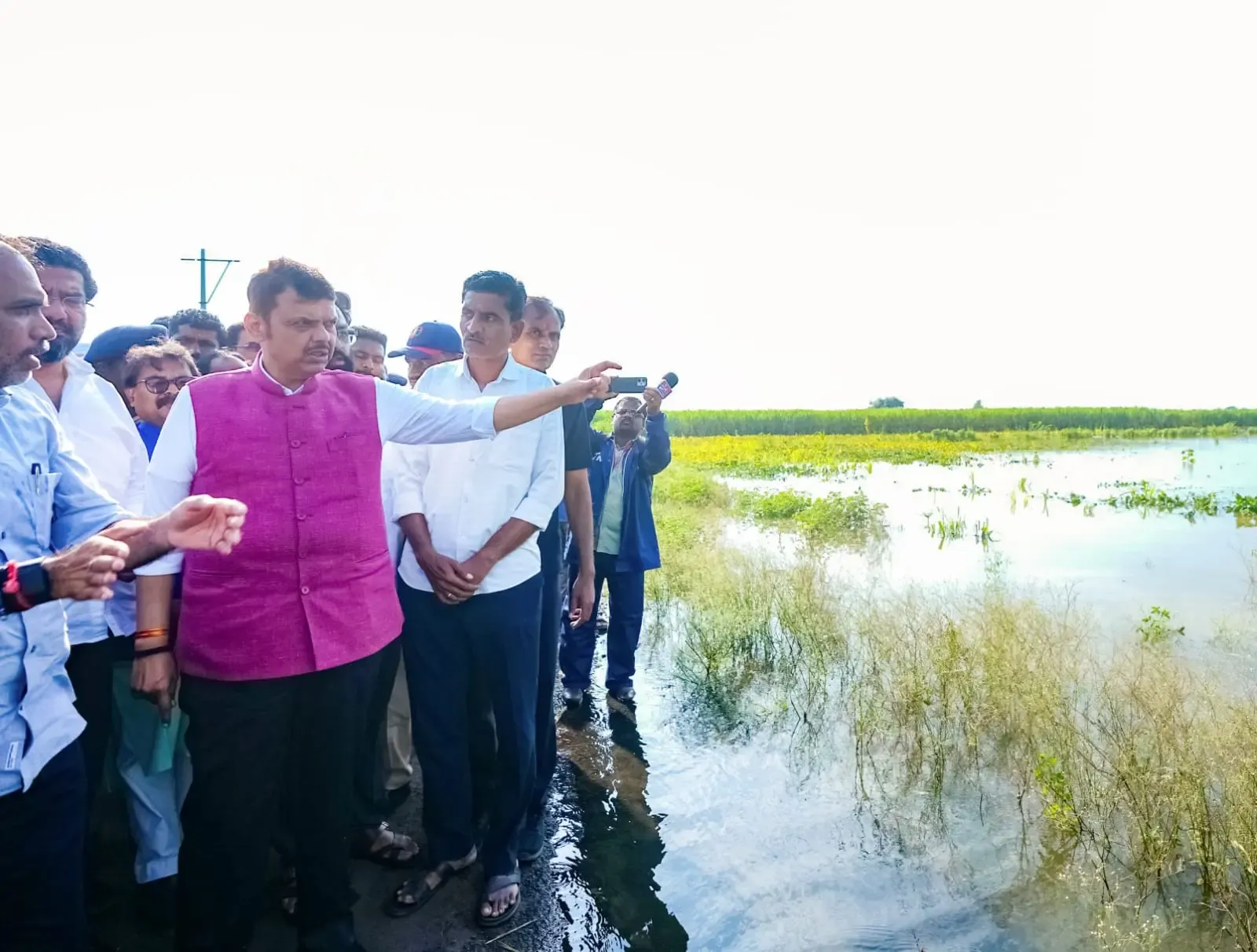 How is the Maharashtra Government Supporting Flood-Affected Citizens?