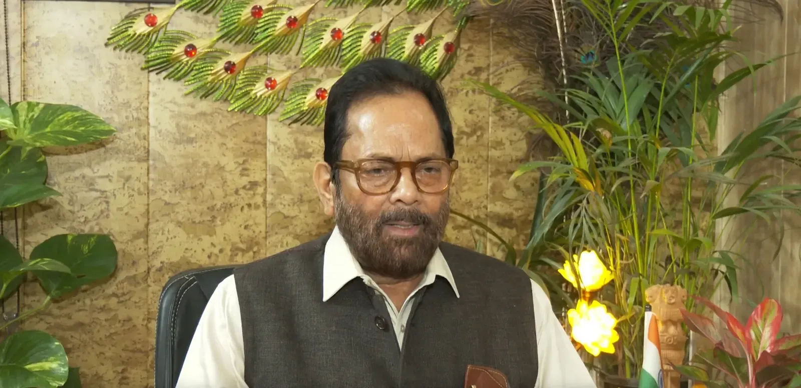 नकवी का कांग्रेस पर तीखा हमला: 'ग्रैंड ओल्ड पार्टी गाली गैंग की गैंगस्टर बन चुकी है'