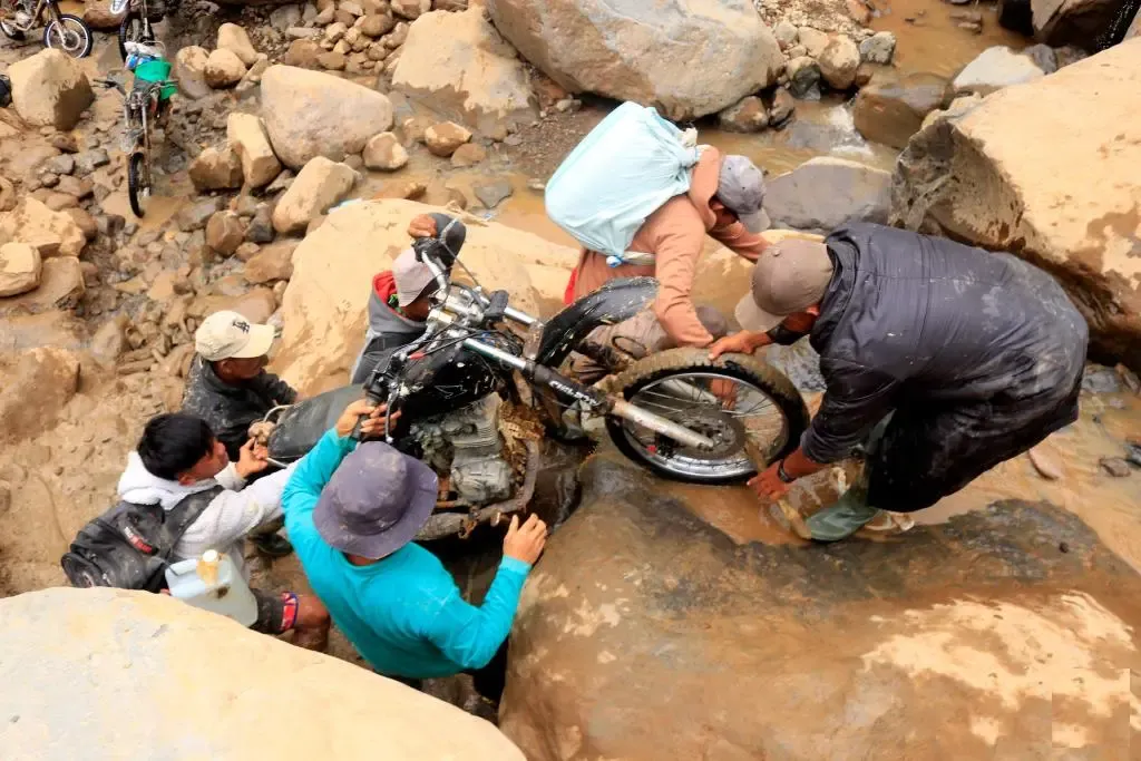 How is Grassroots Solidarity Emerging in Indonesia After the Catastrophic Sumatra Floods and Landslides?