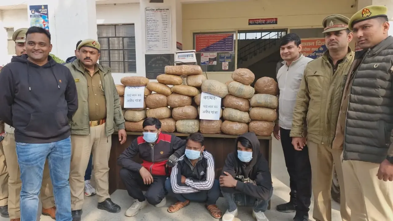 क्या ग्रेटर नोएडा में 102 किलो से अधिक अवैध गांजा बरामद हुआ और तीन तस्कर गिरफ्तार हुए?