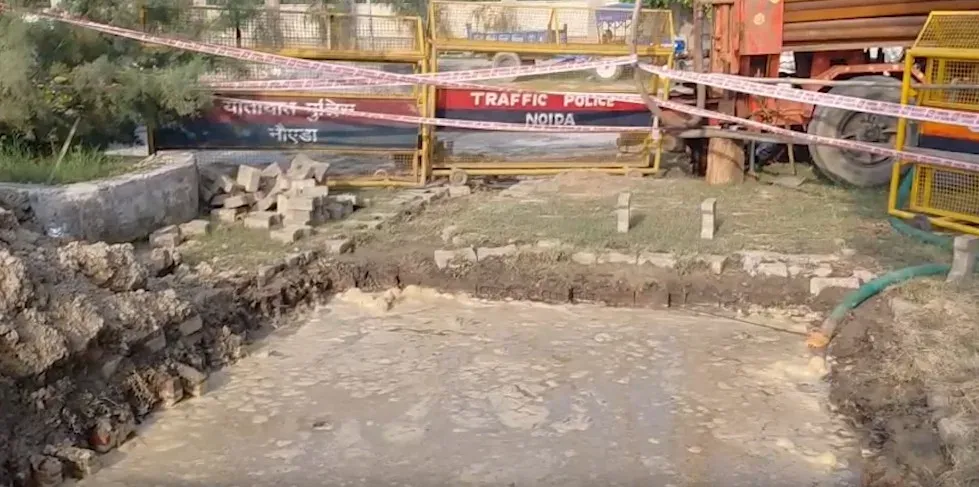 ग्रेटर नोएडा: खुले गड्ढे में गिरने से ६ वर्षीय बच्चे की मौत, ठेकेदार समेत तीन पर एफआईआर दर्ज