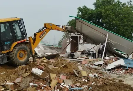 ग्रेटर नोएडा : भनौता में अवैध निर्माण पर बुलडोजर एक्शन, 80 करोड़ की जमीन कब्जामुक्त