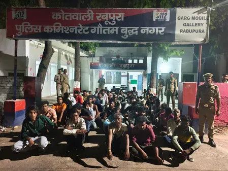 ग्रेटर नोएडा में नशाखोरी के खिलाफ पुलिस का बड़ा अभियान, 377 लोगों पर हुई कार्रवाई
