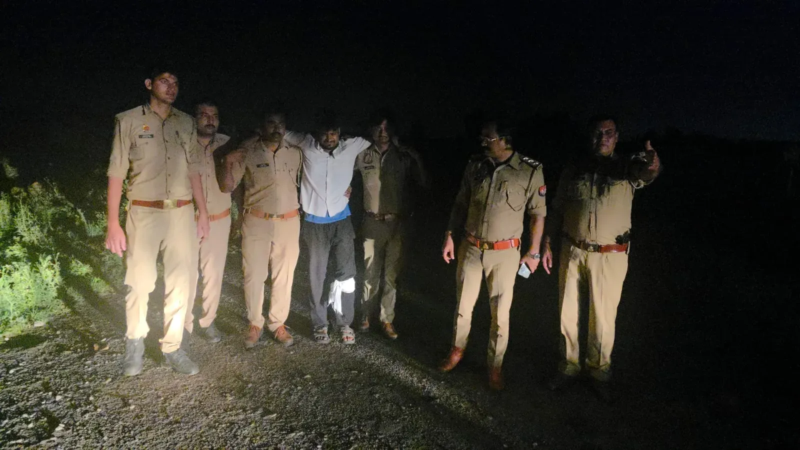 ग्रेटर नोएडा मुठभेड़: गौकशी आरोपी मेहताब पैर में गोली लगने से घायल, .315 बोर तमंचा व धारदार हथियार बरामद