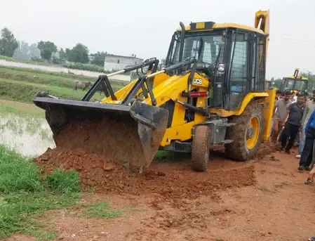 ग्रेटर नोएडा प्राधिकरण का अतिक्रमण हटाओ अभियान, 50 हजार वर्ग मीटर जमीन मुक्त