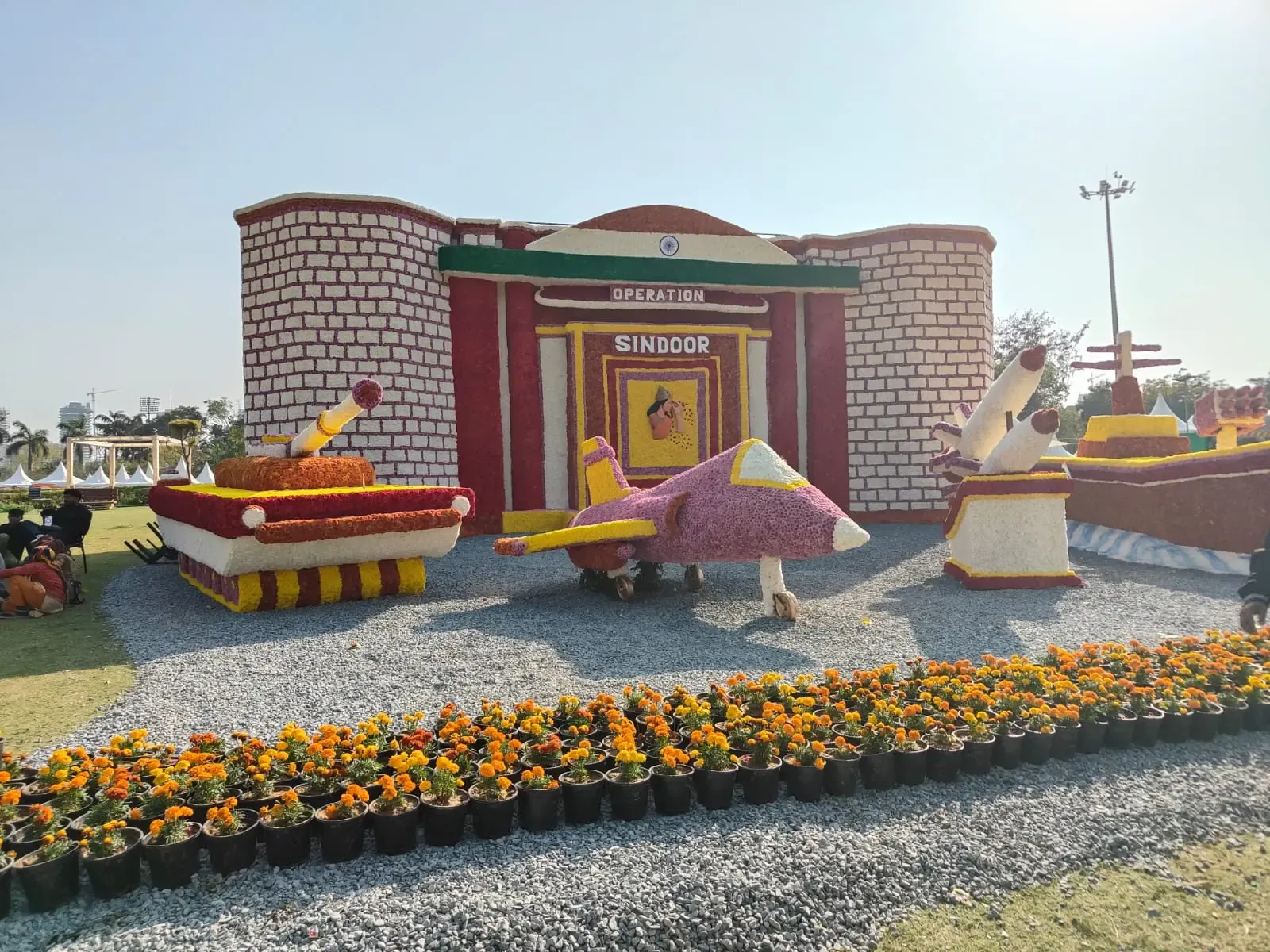 ग्रेटर नोएडा में पुष्प प्रदर्शनी का भव्य शुभारंभ, 'ऑपरेशन सिंदूर' थीम पर आकर्षक प्रस्तुतियाँ