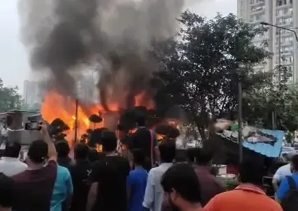 ग्रेटर नोएडा : सुपरटेक इको विलेज-2 मार्केट में लगी आग, एटीम समेत दो दुकानों को हुआ नुकसान